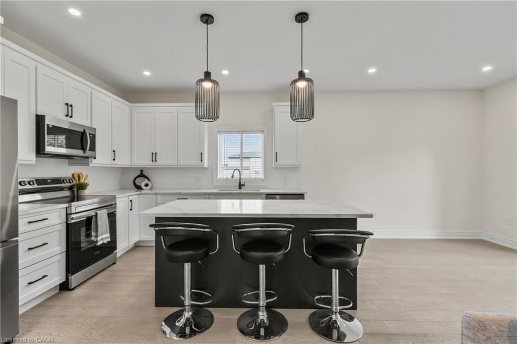 181 Hodgkins Street, Thorold, ON - Indoor Photo Showing Kitchen With Upgraded Kitchen