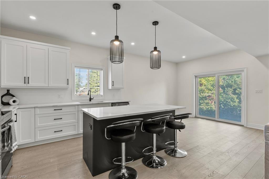 181 Hodgkins Street, Thorold, ON - Indoor Photo Showing Kitchen With Upgraded Kitchen