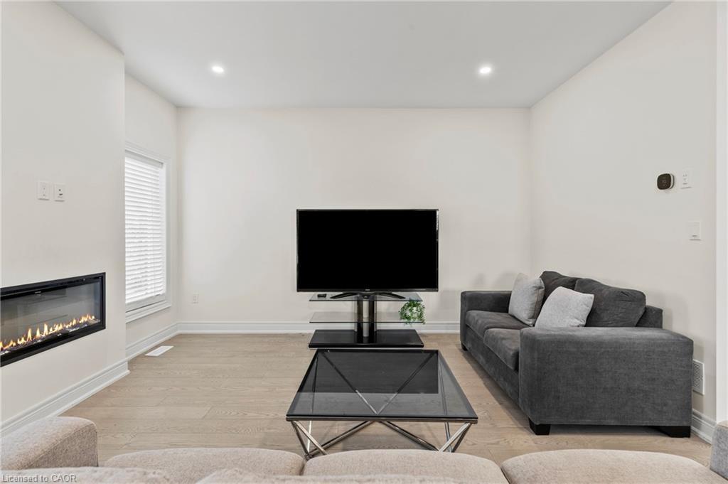 181 Hodgkins Street, Thorold, ON - Indoor Photo Showing Living Room With Fireplace