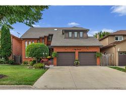 10 Vega Crescent Stoney Creek, ON L8E 4S7