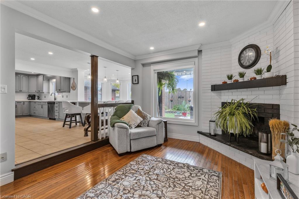 10 Vega Crescent, Stoney Creek, ON - Indoor Photo Showing Living Room With Fireplace