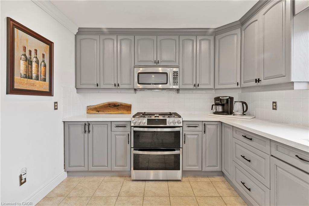 10 Vega Crescent, Stoney Creek, ON - Indoor Photo Showing Kitchen