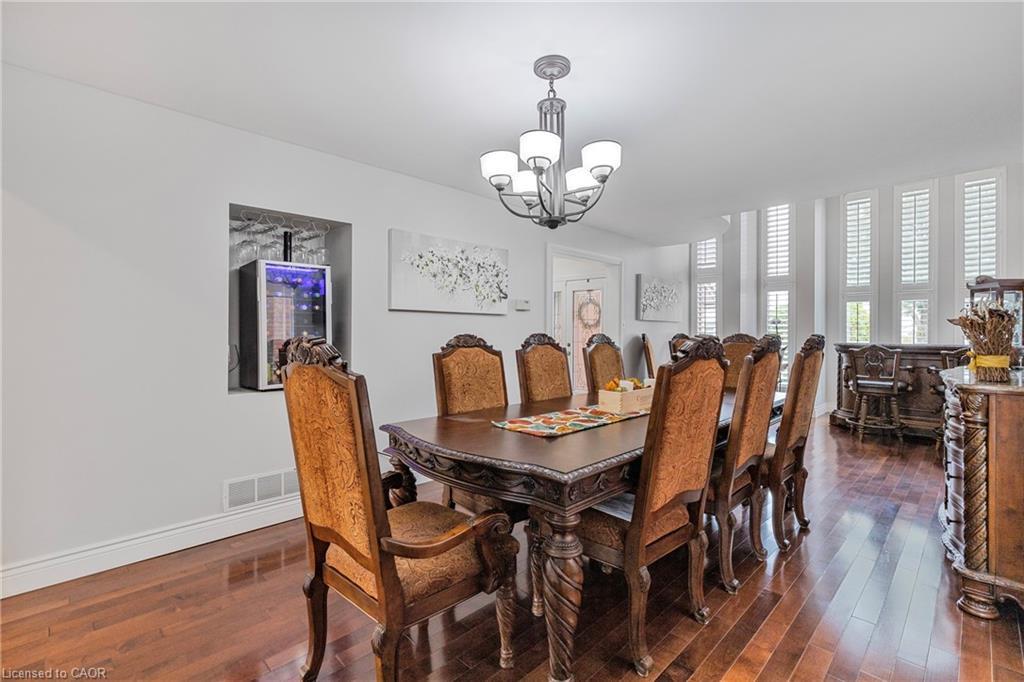 10 Vega Crescent, Stoney Creek, ON - Indoor Photo Showing Dining Room