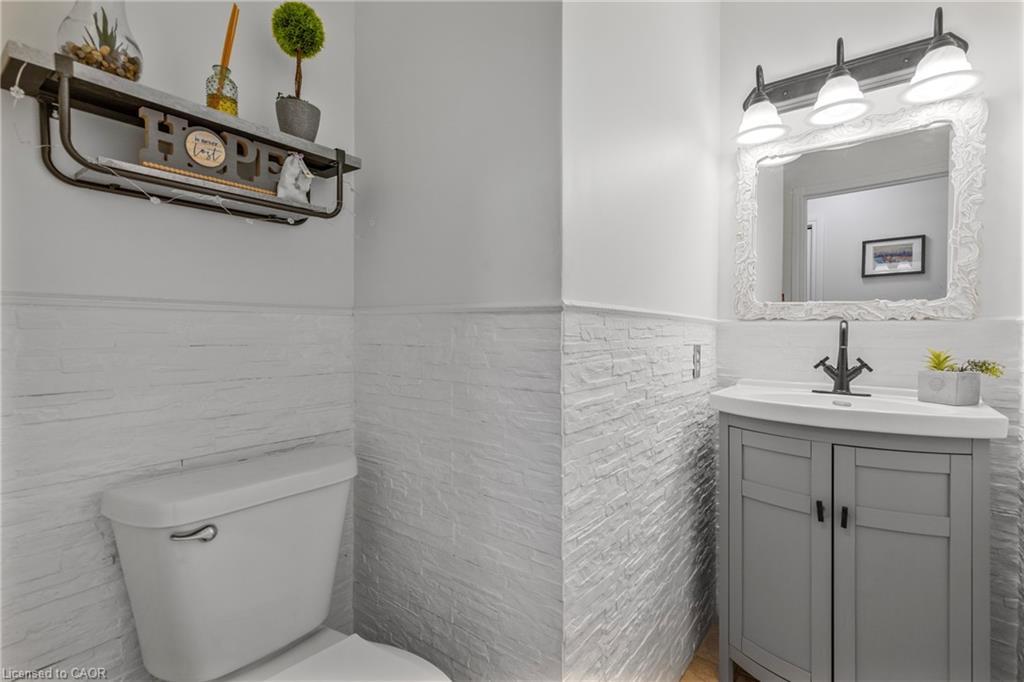 10 Vega Crescent, Stoney Creek, ON - Indoor Photo Showing Bathroom