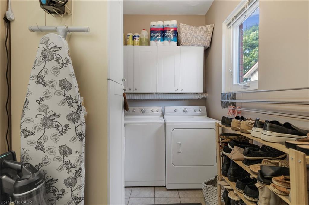 10 Vega Crescent, Stoney Creek, ON - Indoor Photo Showing Laundry Room
