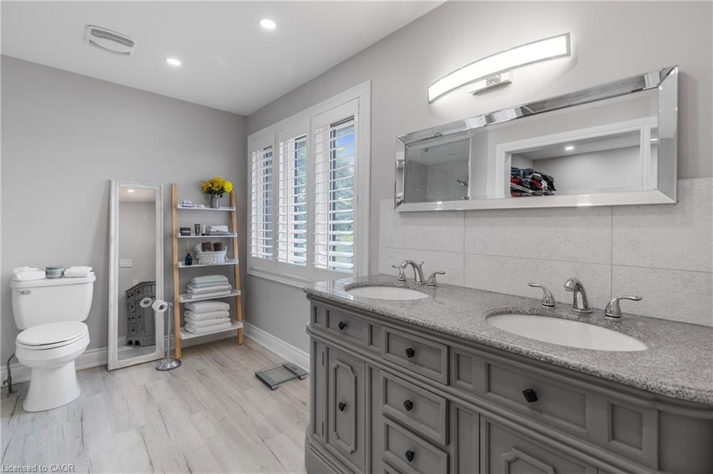 10 Vega Crescent, Stoney Creek, ON - Indoor Photo Showing Bathroom