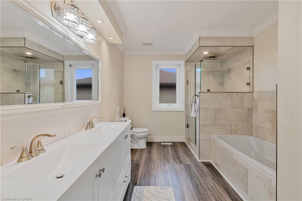 10 Vega Crescent, Stoney Creek, ON - Indoor Photo Showing Bathroom