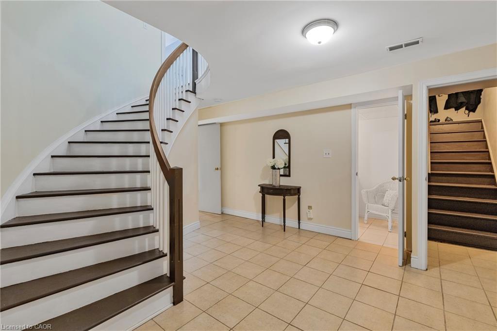 10 Vega Crescent, Stoney Creek, ON - Indoor Photo Showing Other Room