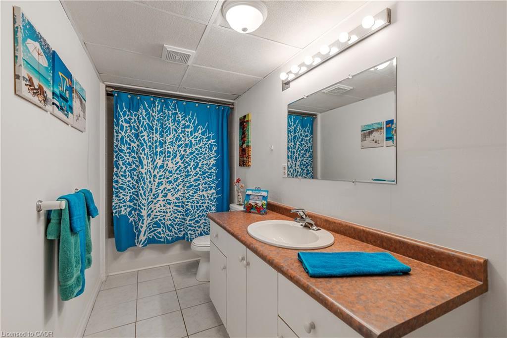 10 Vega Crescent, Stoney Creek, ON - Indoor Photo Showing Bathroom