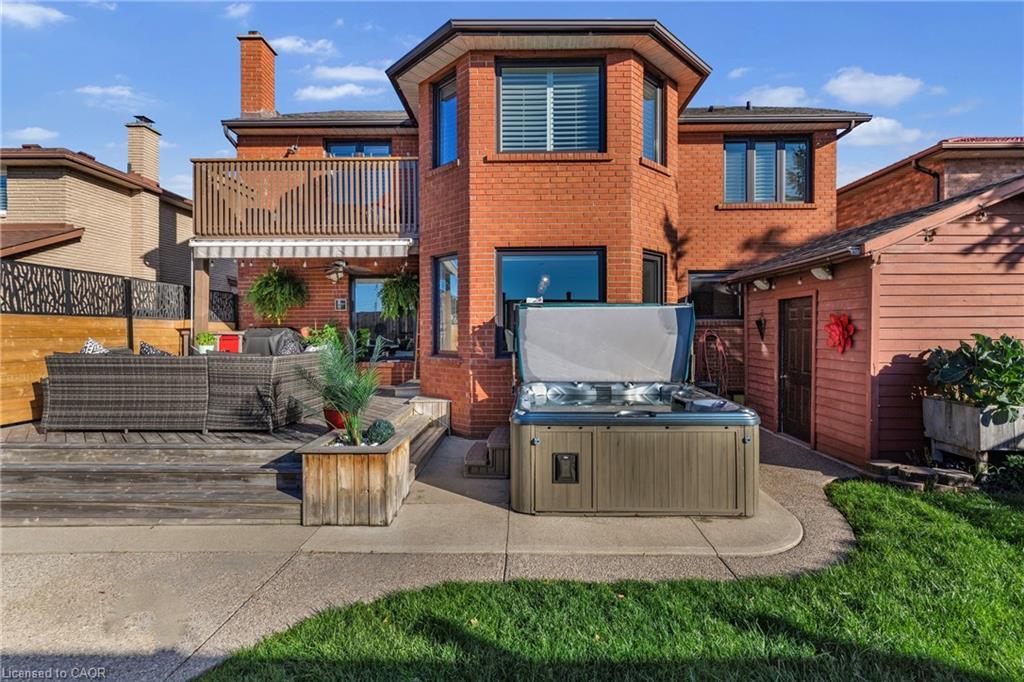 10 Vega Crescent, Stoney Creek, ON - Outdoor With Exterior