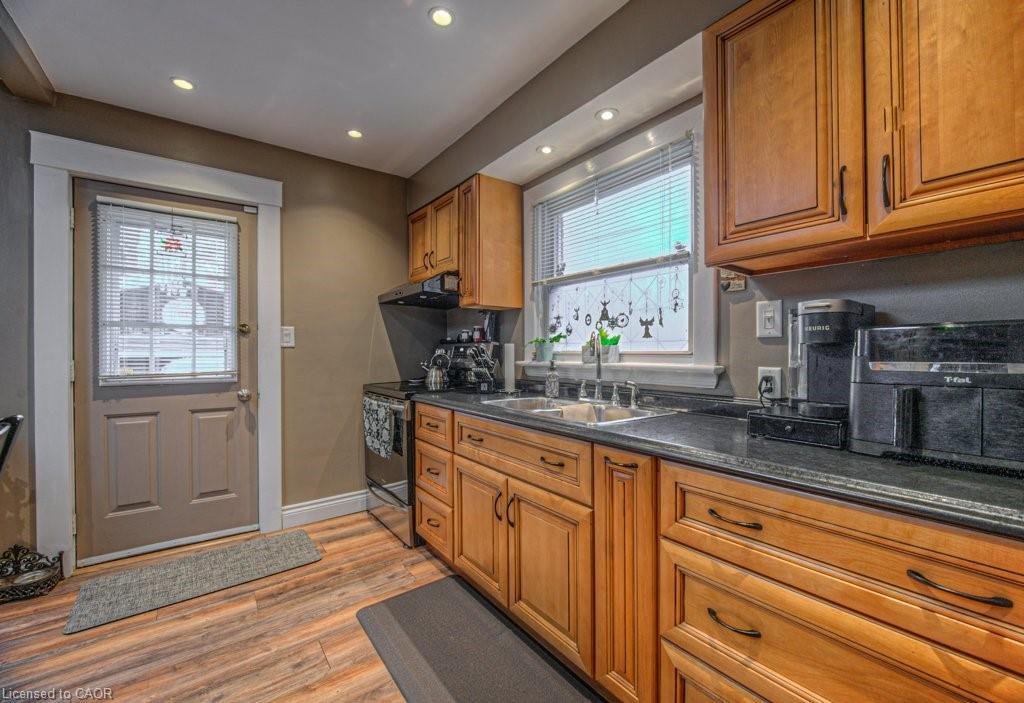 81 Beechwood Avenue, Hamilton, ON - Indoor Photo Showing Kitchen