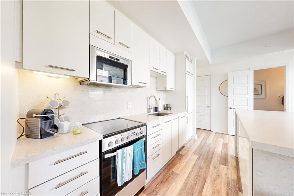 10-233 Broward Way, Innisfil, ON - Indoor Photo Showing Kitchen With Upgraded Kitchen