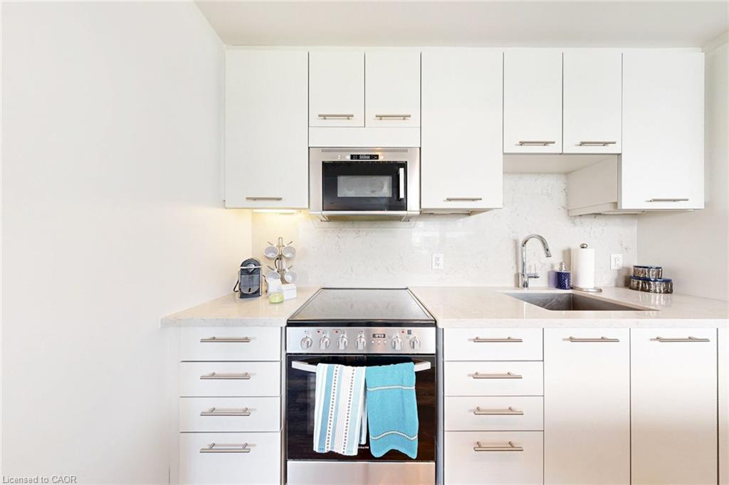 10-233 Broward Way, Innisfil, ON - Indoor Photo Showing Kitchen With Upgraded Kitchen