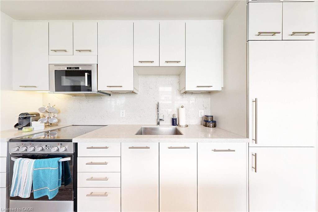 10-233 Broward Way, Innisfil, ON - Indoor Photo Showing Kitchen With Upgraded Kitchen