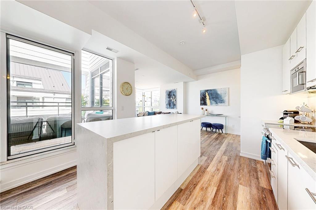 10-233 Broward Way, Innisfil, ON - Indoor Photo Showing Kitchen With Upgraded Kitchen