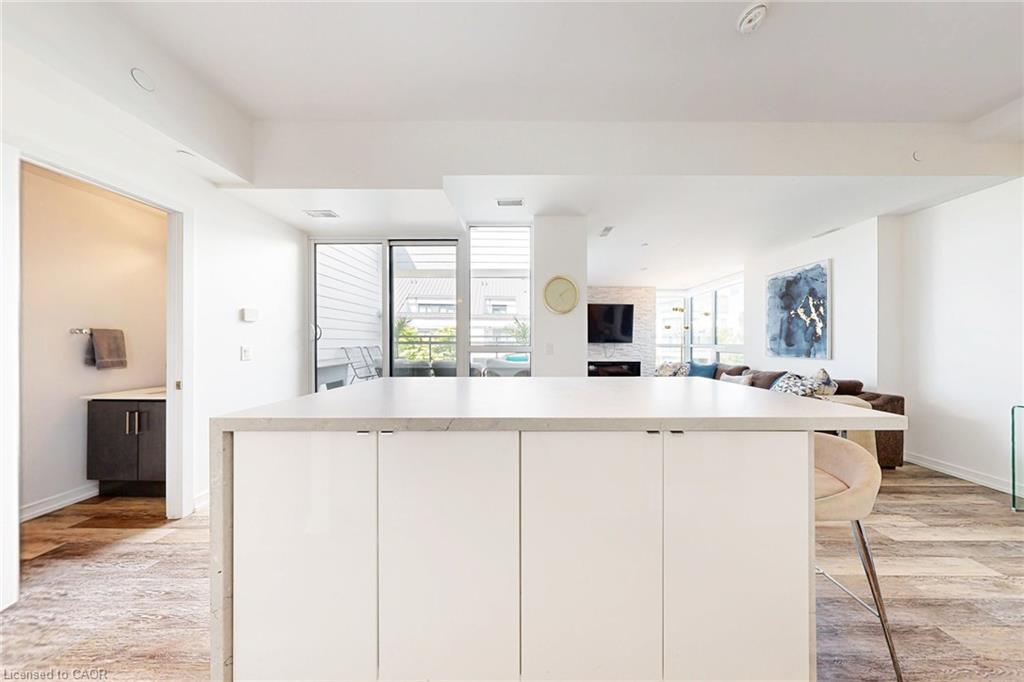 10-233 Broward Way, Innisfil, ON - Indoor Photo Showing Kitchen