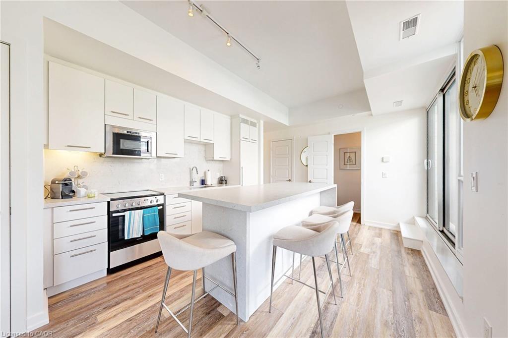 10-233 Broward Way, Innisfil, ON - Indoor Photo Showing Kitchen With Upgraded Kitchen