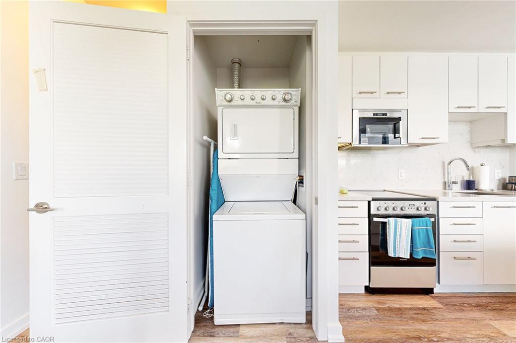 10-233 Broward Way, Innisfil, ON - Indoor Photo Showing Laundry Room