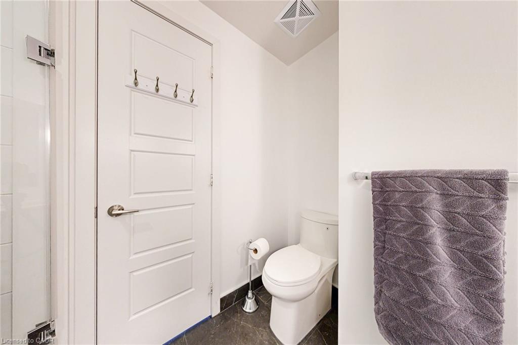 10-233 Broward Way, Innisfil, ON - Indoor Photo Showing Bathroom