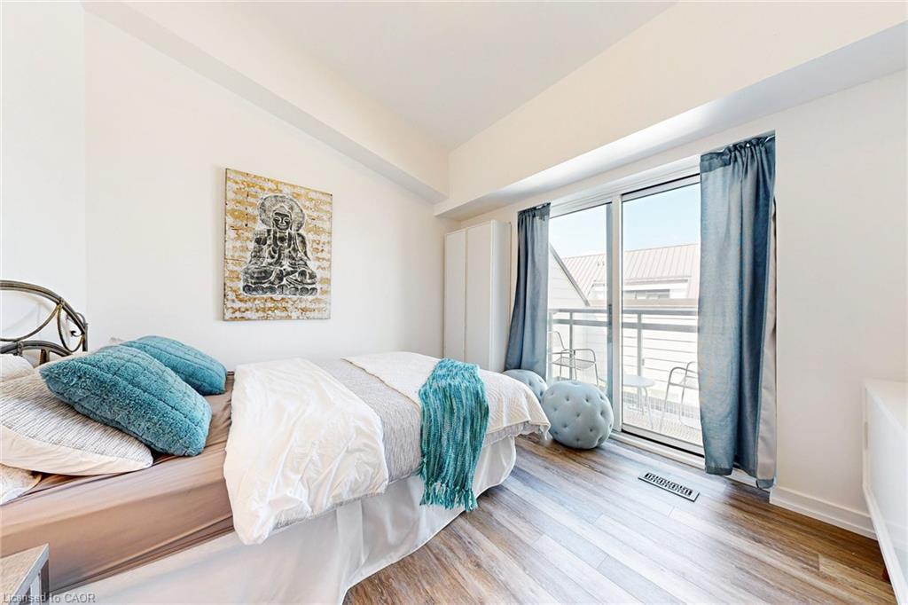 10-233 Broward Way, Innisfil, ON - Indoor Photo Showing Bedroom