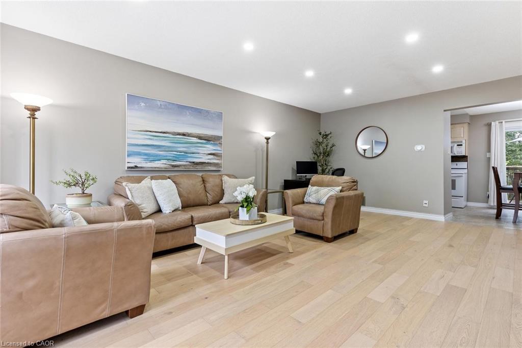 48-49 Cedarwoods Crescent, Kitchener, ON - Indoor Photo Showing Living Room