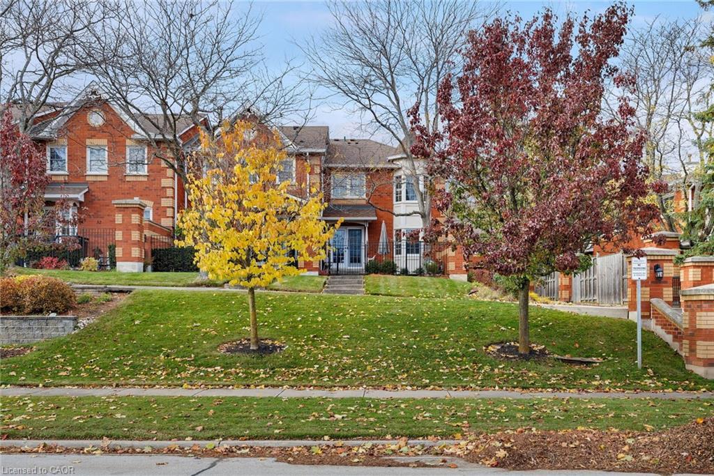 30-1415 Hazelton Boulevard, Burlington, ON - Outdoor