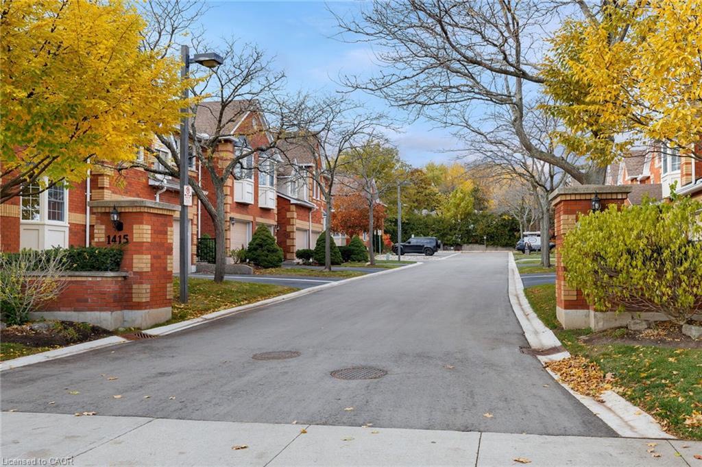 30-1415 Hazelton Boulevard, Burlington, ON - Outdoor