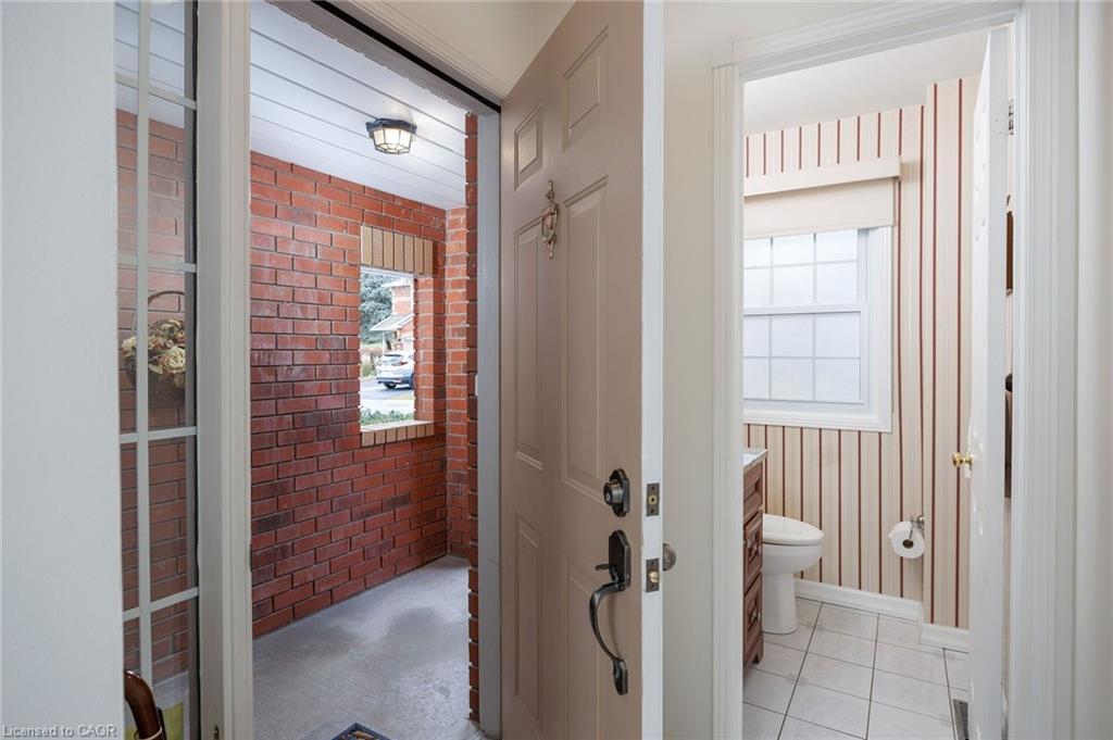 30-1415 Hazelton Boulevard, Burlington, ON - Indoor Photo Showing Other Room