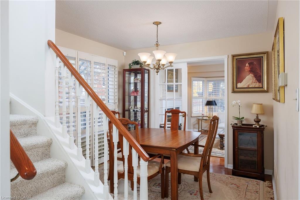 30-1415 Hazelton Boulevard, Burlington, ON - Indoor Photo Showing Dining Room