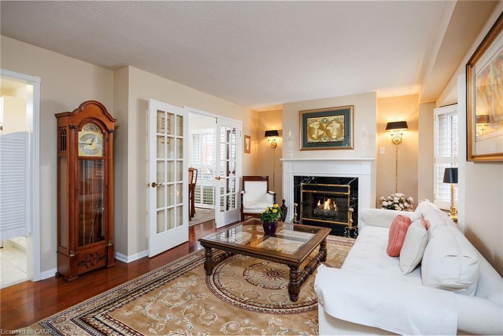 30-1415 Hazelton Boulevard, Burlington, ON - Indoor Photo Showing Living Room With Fireplace