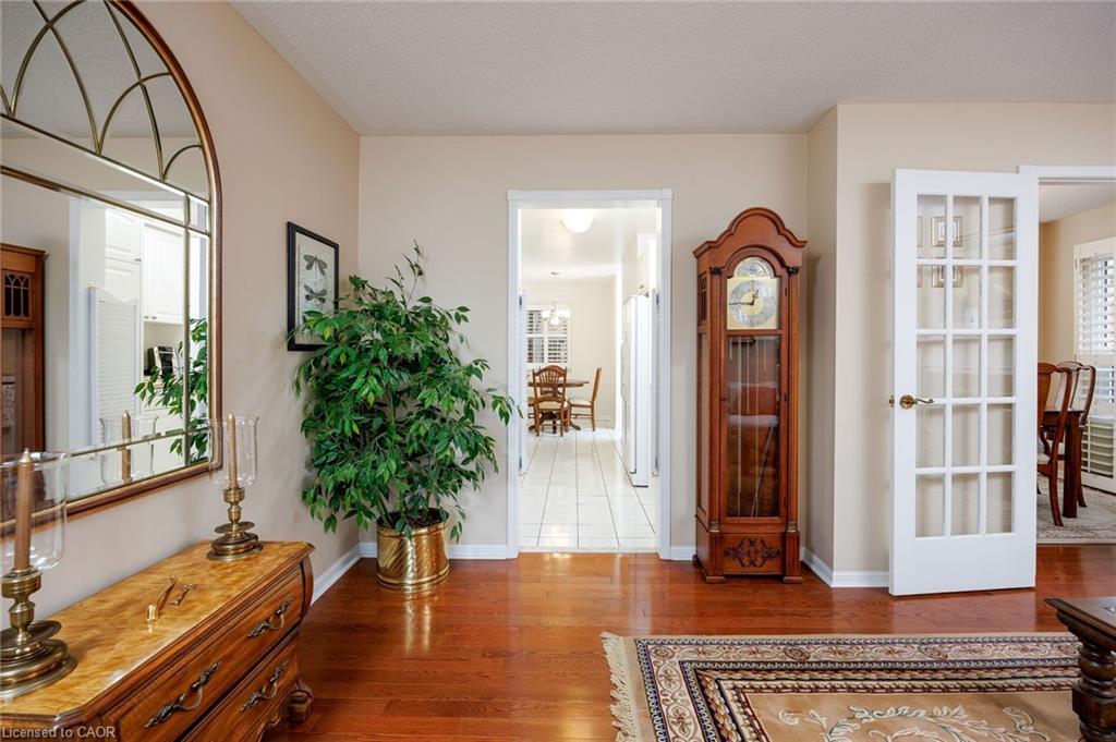 30-1415 Hazelton Boulevard, Burlington, ON - Indoor Photo Showing Other Room
