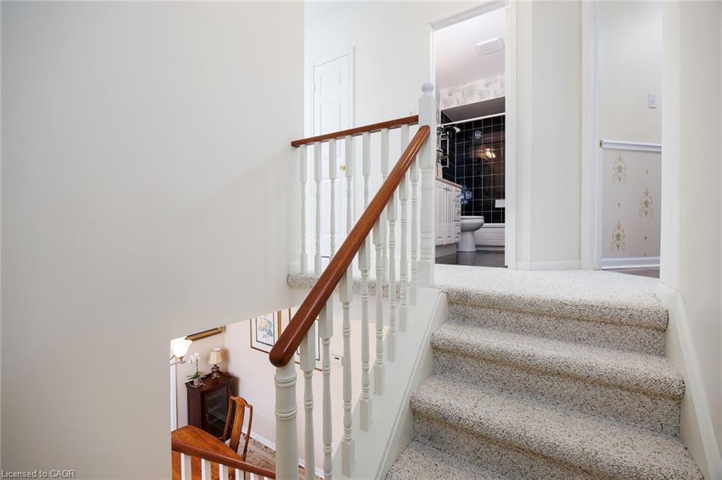 30-1415 Hazelton Boulevard, Burlington, ON - Indoor Photo Showing Other Room