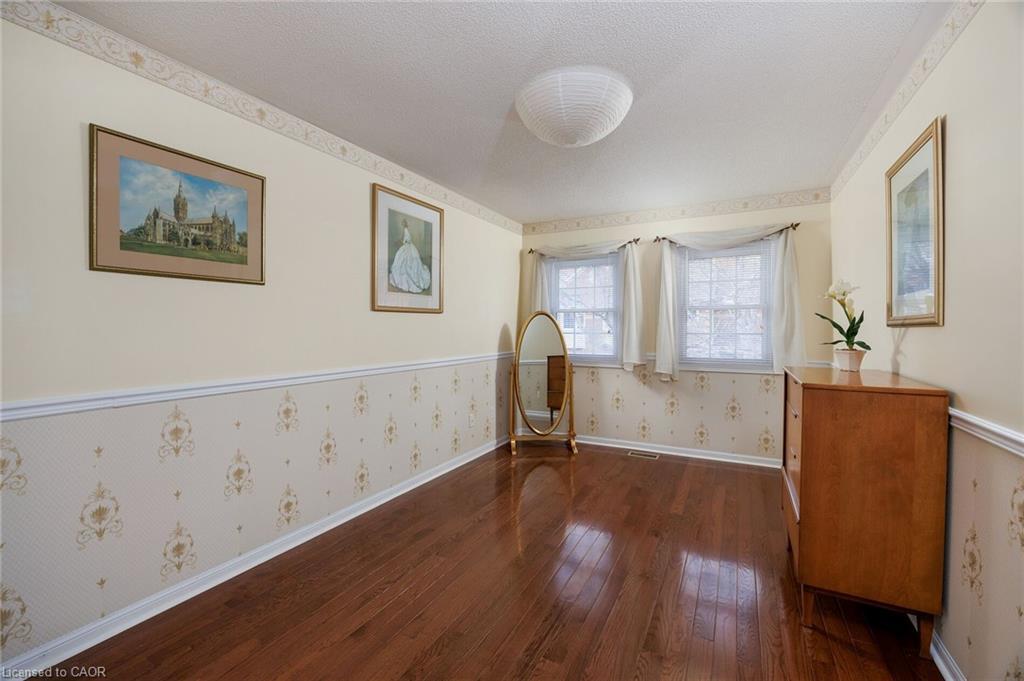 30-1415 Hazelton Boulevard, Burlington, ON - Indoor Photo Showing Other Room