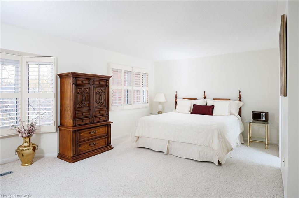 30-1415 Hazelton Boulevard, Burlington, ON - Indoor Photo Showing Bedroom