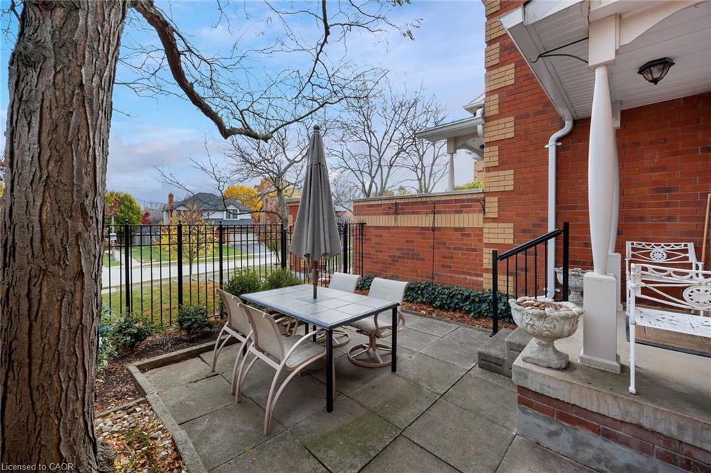 30-1415 Hazelton Boulevard, Burlington, ON - Outdoor With Deck Patio Veranda