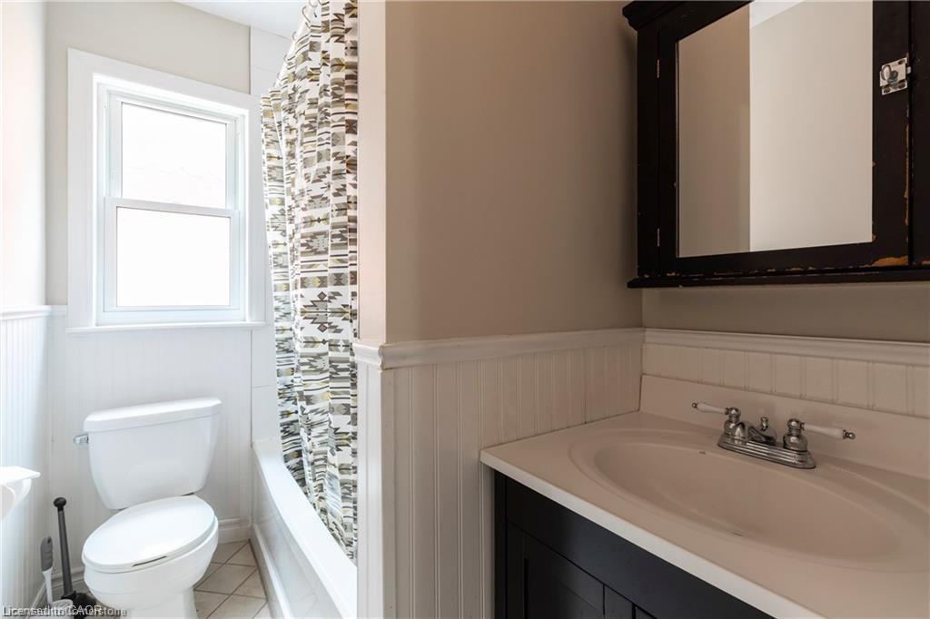 18 Masterson Drive, St. Catharines, ON - Indoor Photo Showing Bathroom