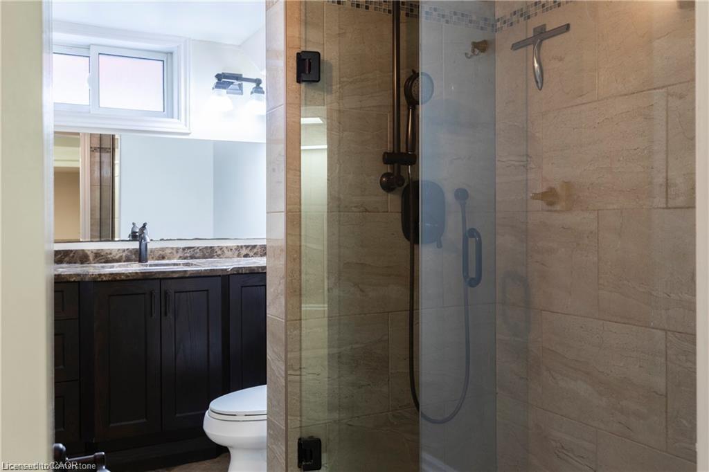 18 Masterson Drive, St. Catharines, ON - Indoor Photo Showing Bathroom