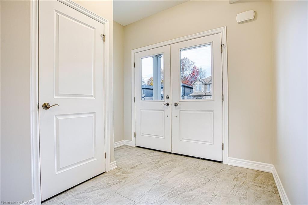 Upper-26 Willson Drive, Thorold, ON - Indoor Photo Showing Other Room