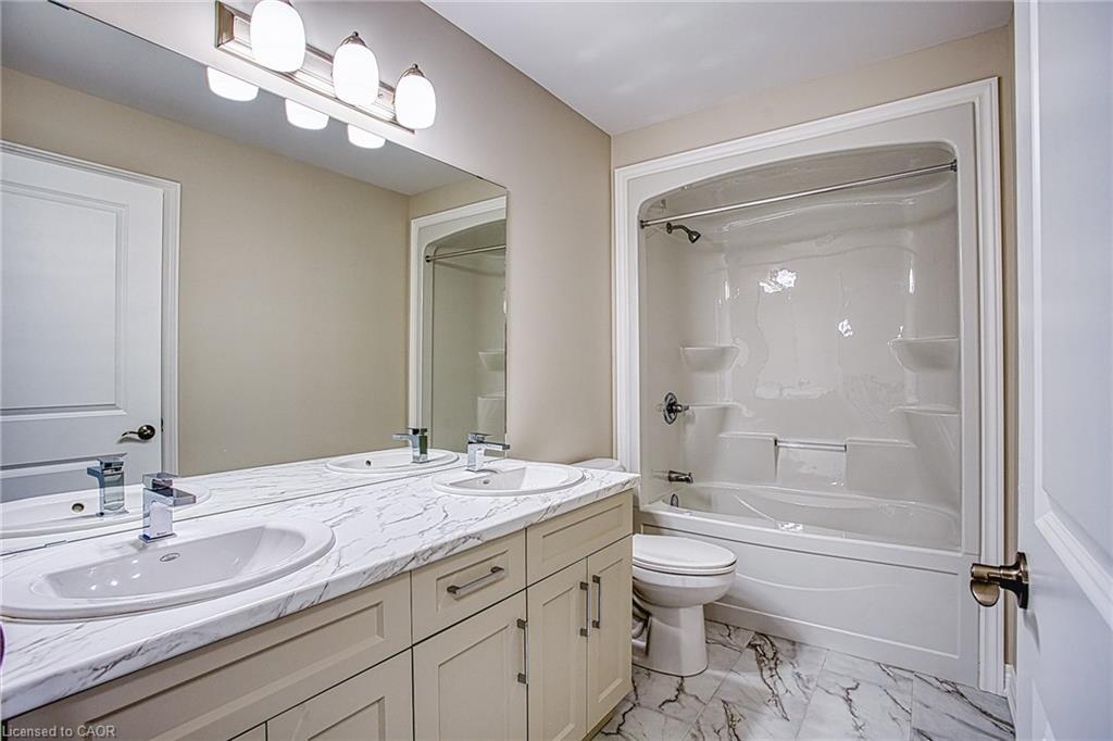 Upper-26 Willson Drive, Thorold, ON - Indoor Photo Showing Bathroom