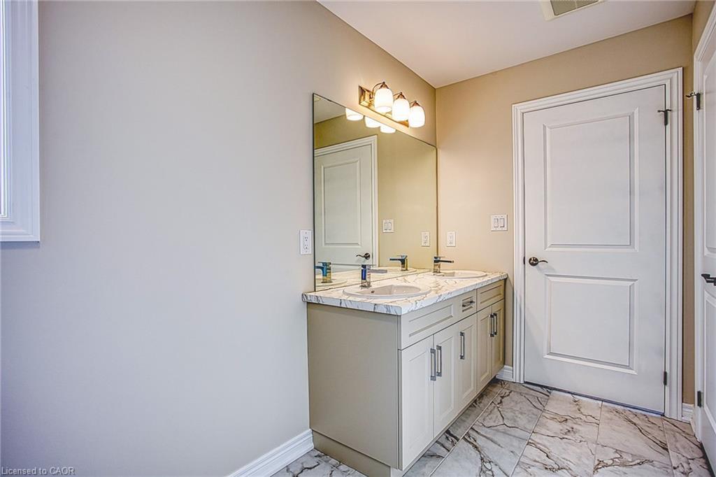 Upper-26 Willson Drive, Thorold, ON - Indoor Photo Showing Bathroom