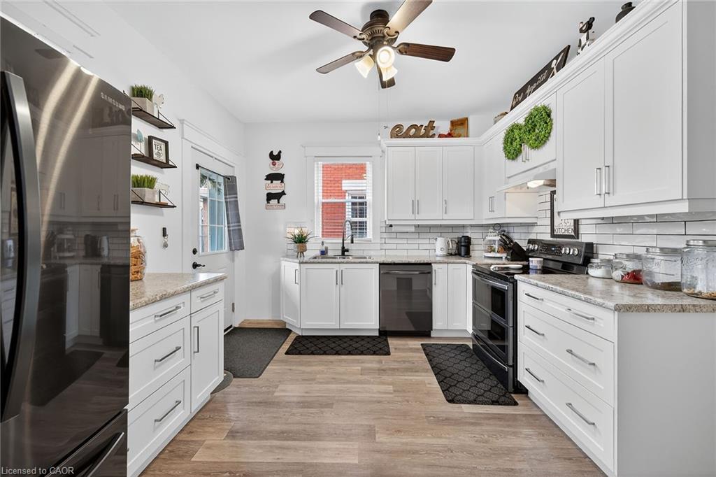 22 Griffith Street, Welland, ON - Indoor Photo Showing Kitchen With Upgraded Kitchen