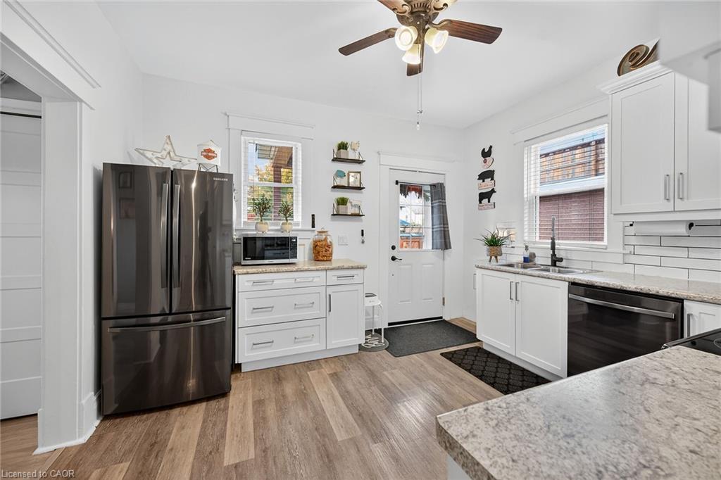 22 Griffith Street, Welland, ON - Indoor Photo Showing Kitchen