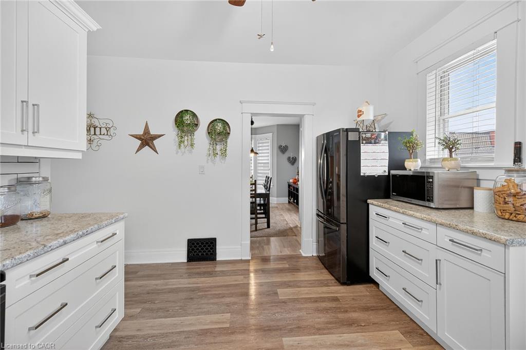22 Griffith Street, Welland, ON - Indoor Photo Showing Kitchen
