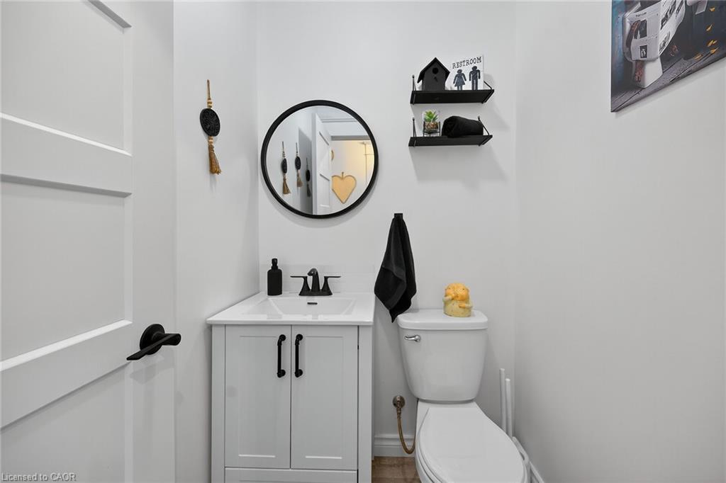 22 Griffith Street, Welland, ON - Indoor Photo Showing Bathroom
