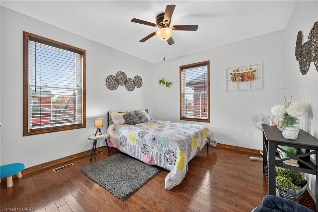 22 Griffith Street, Welland, ON - Indoor Photo Showing Bedroom