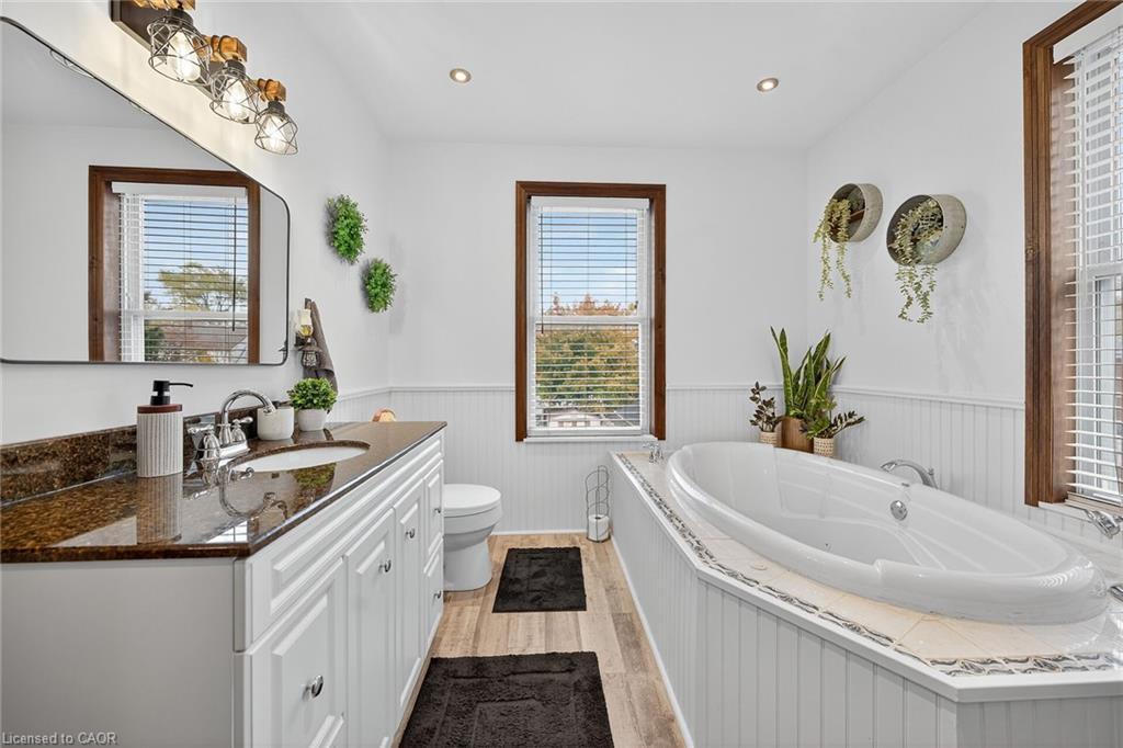 22 Griffith Street, Welland, ON - Indoor Photo Showing Bathroom