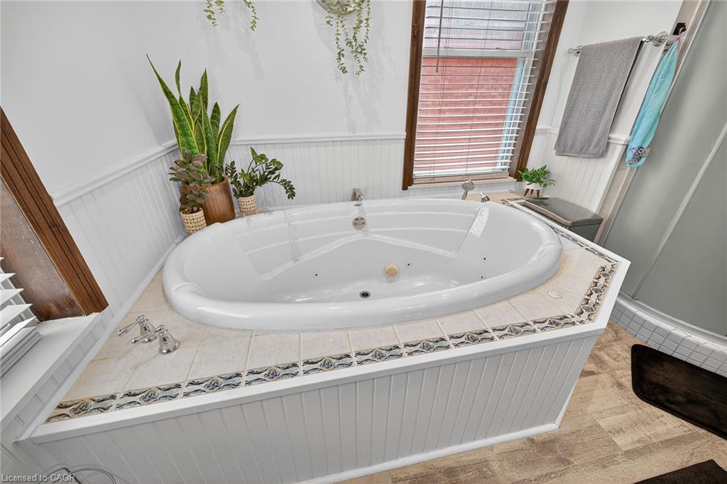 22 Griffith Street, Welland, ON - Indoor Photo Showing Bathroom