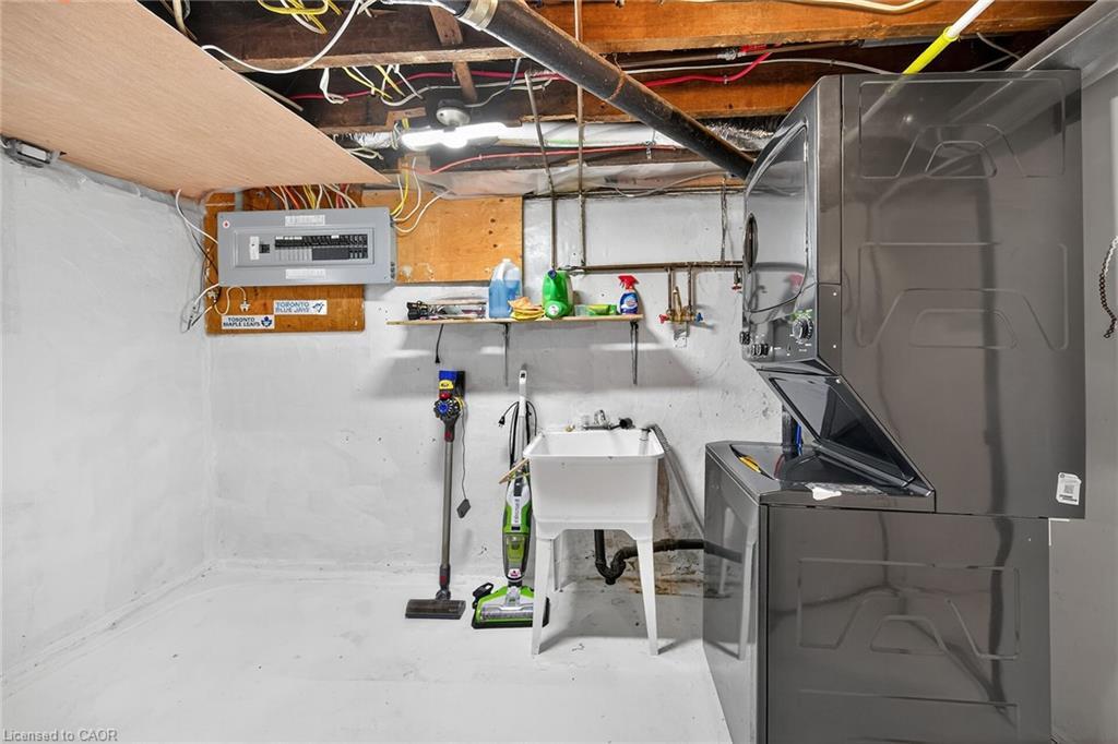 22 Griffith Street, Welland, ON - Indoor Photo Showing Basement