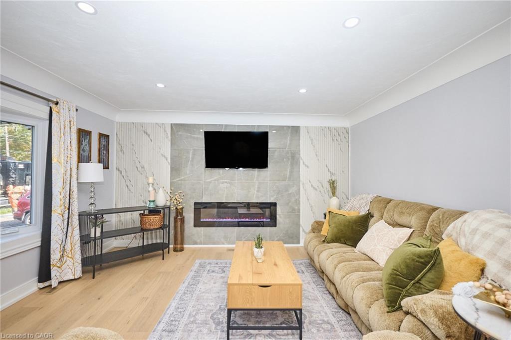 2214 Prospect Street, Burlington, ON - Indoor Photo Showing Living Room With Fireplace