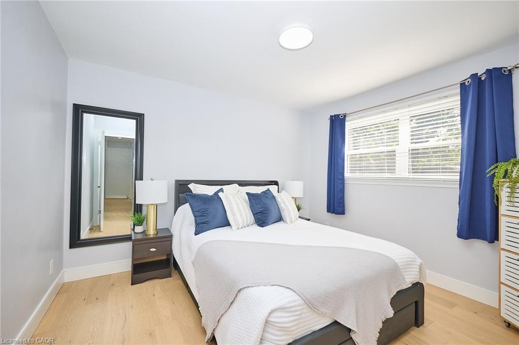 2214 Prospect Street, Burlington, ON - Indoor Photo Showing Bedroom